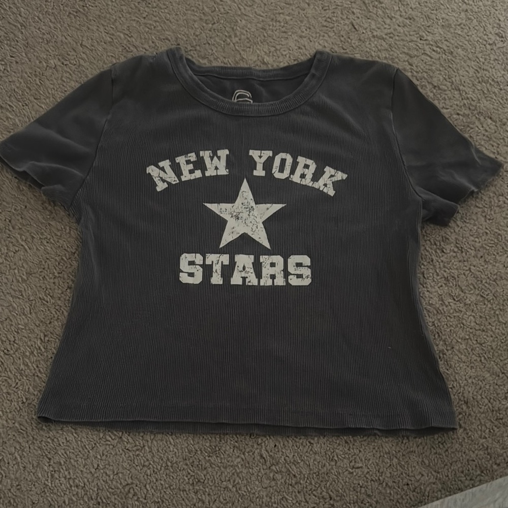 Gray Crop Top with Short Sleeves and Vintage Style